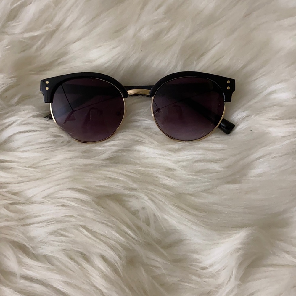 Black sunglasses